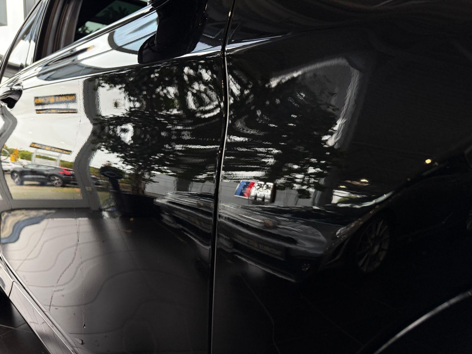 Fahrzeugabbildung BMW X1 xDrive 20 i M Sport PANO AHK HUD LED