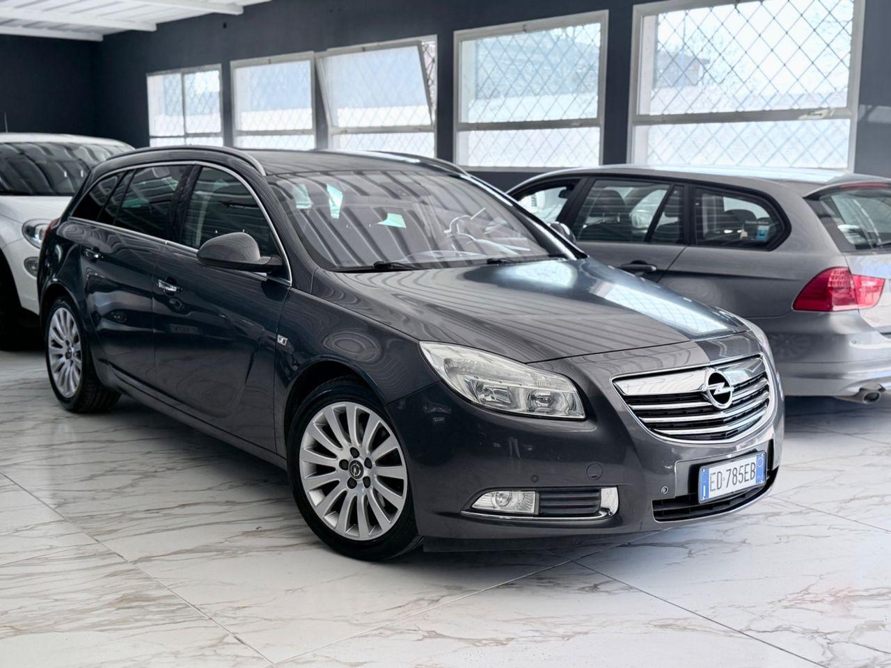Opel Insignia 2010 — interior