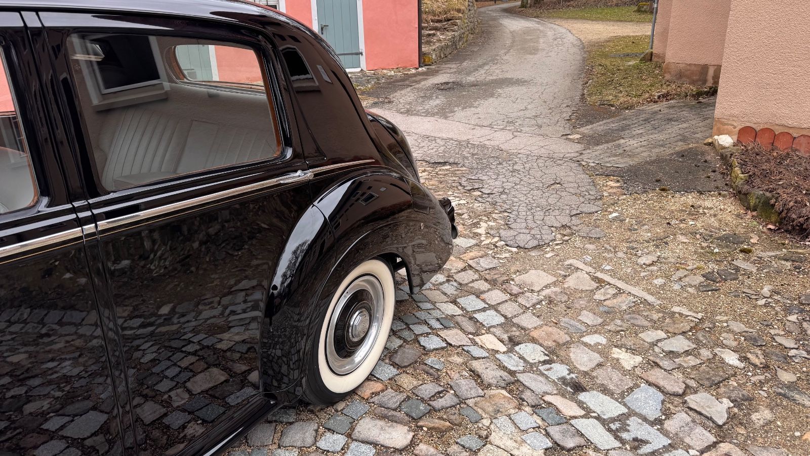 Rolls-Royce Silver Dawn 3