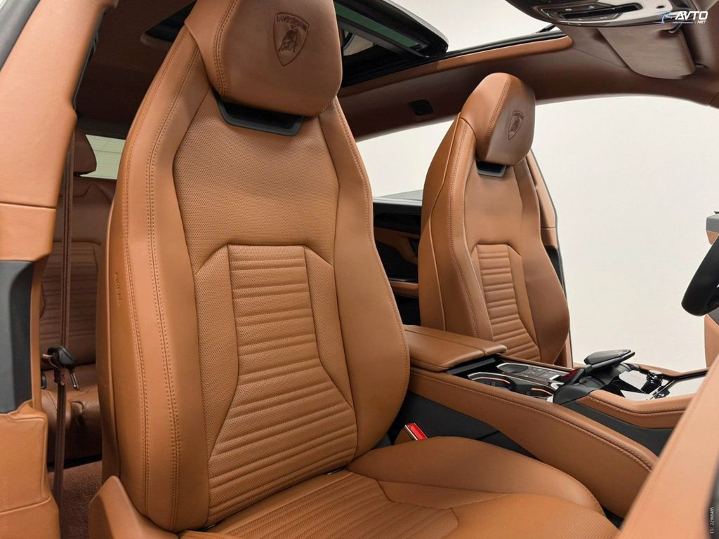 LAMBORGHINI Urus 2026