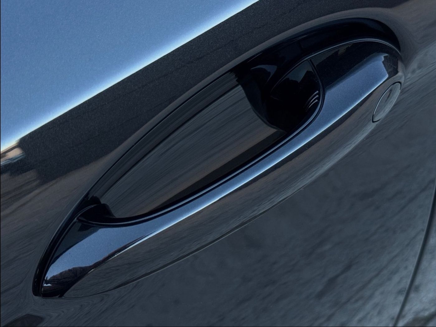 Fahrzeugabbildung BMW M550i xDr H&K 360° HUD Laser ACC SHD StdHz Nappa