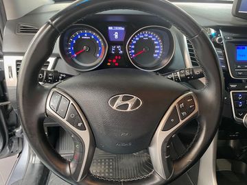 Hyundai i30 1.6 GDi blue