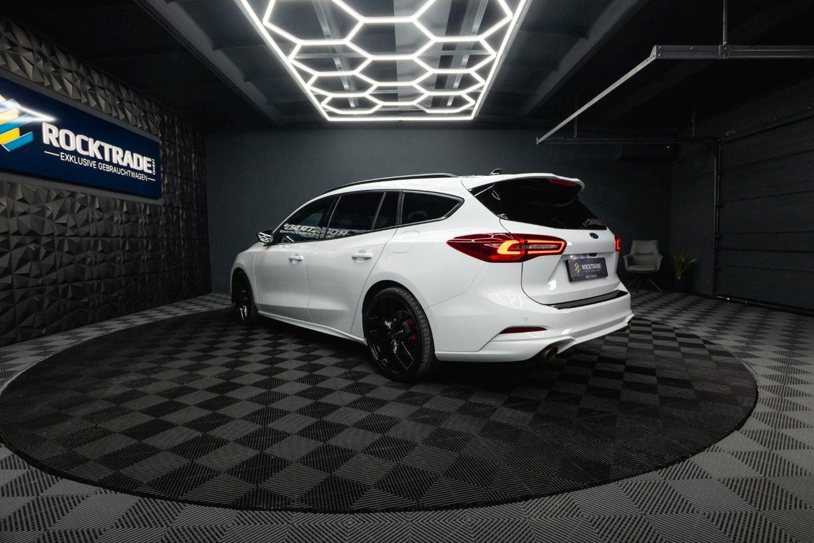 Fahrzeugabbildung Ford Focus Turnier ST X Performance *Head Up*LED*DAB*