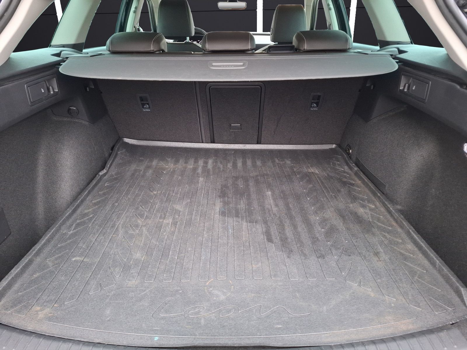 Fahrzeugabbildung SEAT Leon ST eTSI Xcellence DSG LED Navi AHK VC ACC R