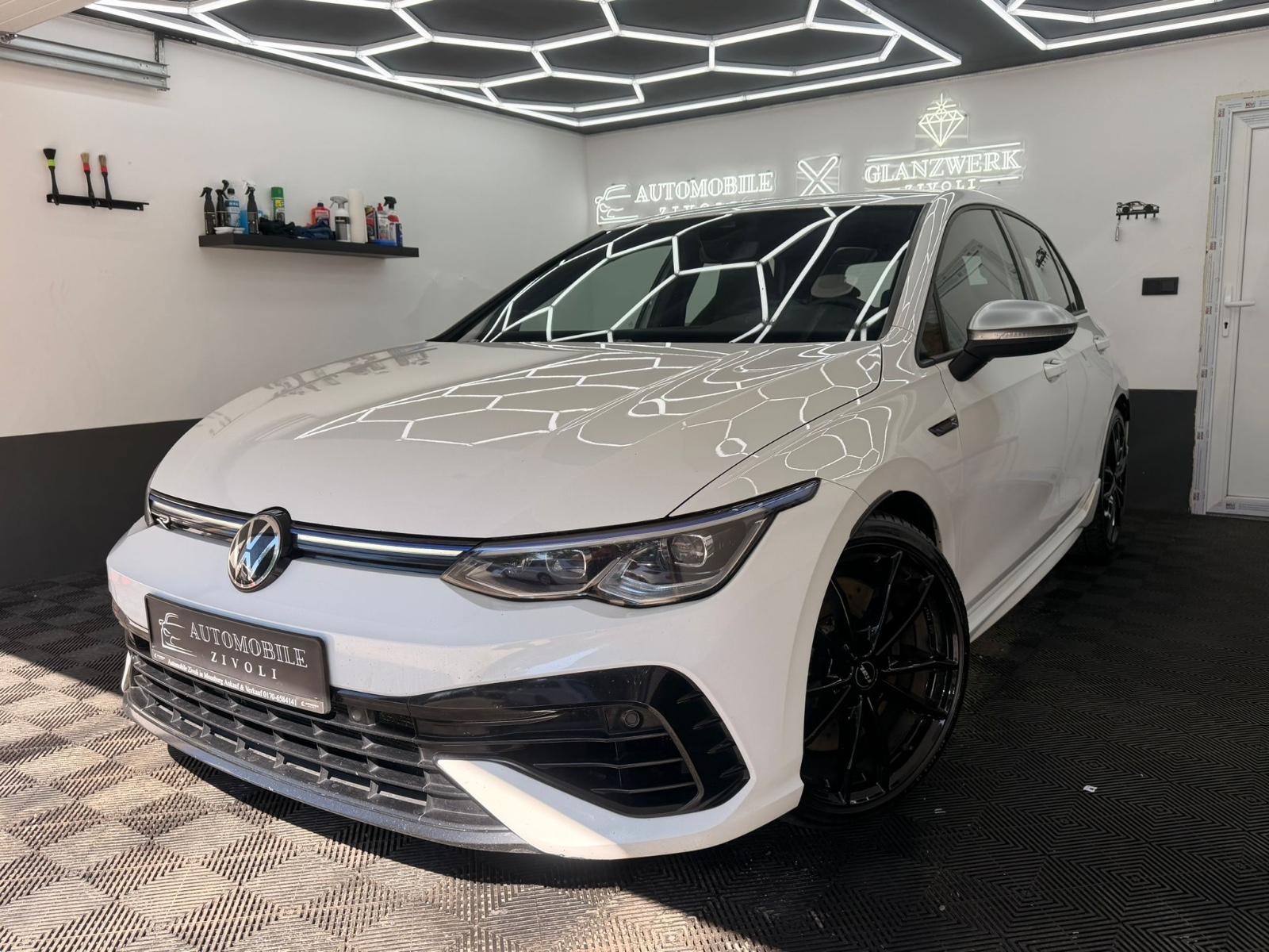 Volkswagen Golf VIII Lim. R 4Motion*320PS*1HAND*DSG*TOP*