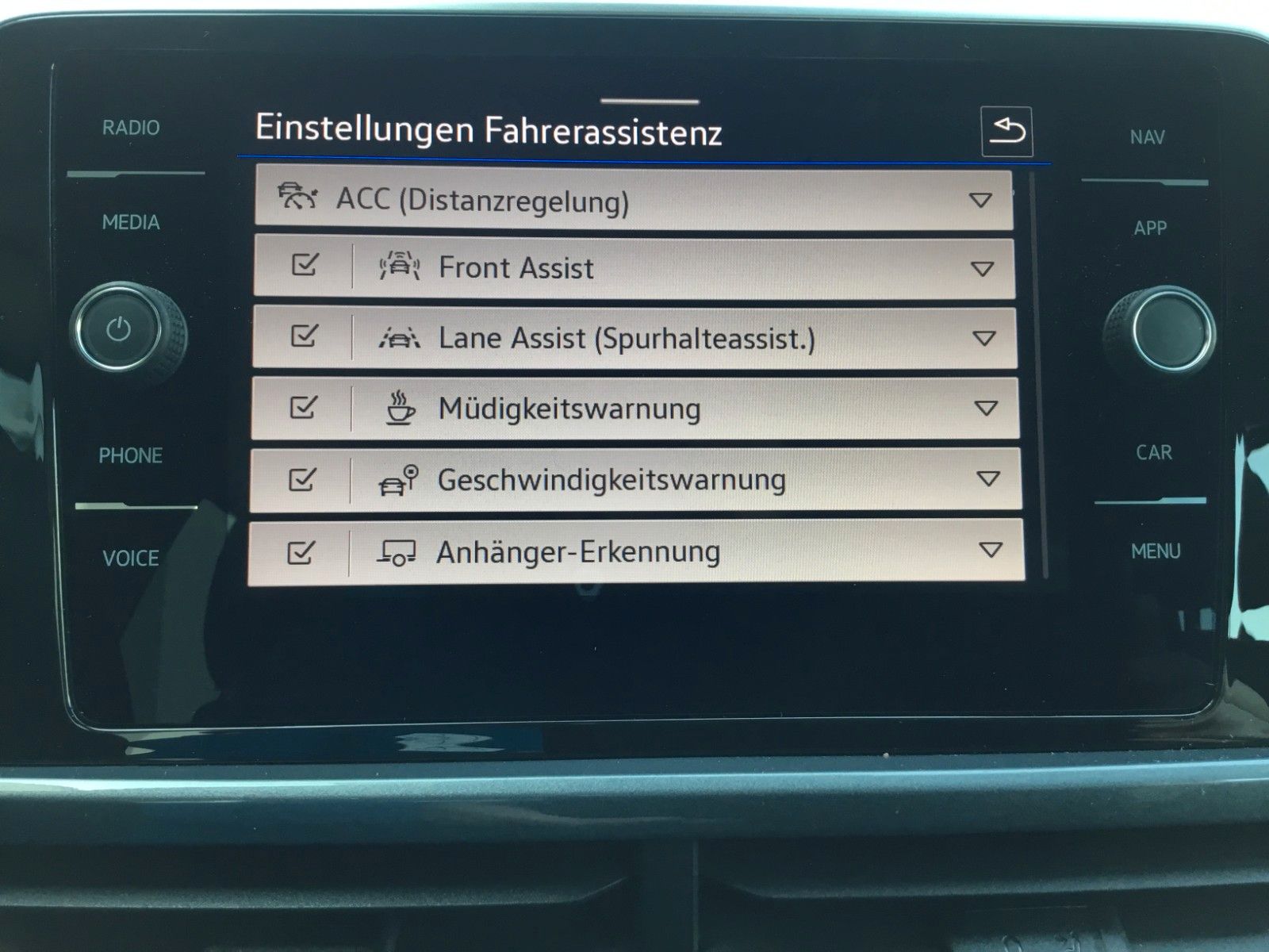 Fahrzeugabbildung Volkswagen T-Roc 1.5 TSI DSG Style+AHK+MatrixLED+ACC+Pano