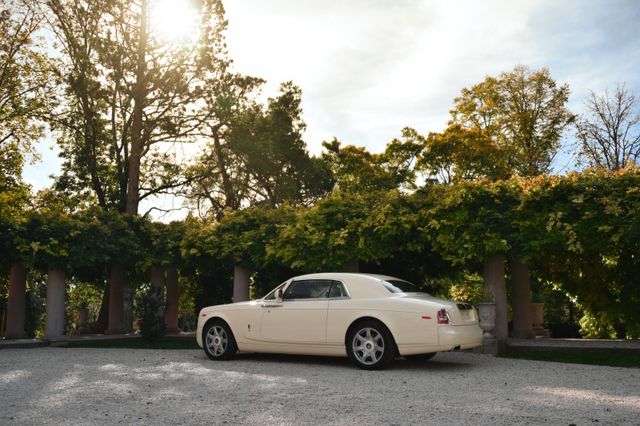 Fahrzeugabbildung Rolls-Royce Phantom Coupé/Bespoke Colour+Interior/New cond.