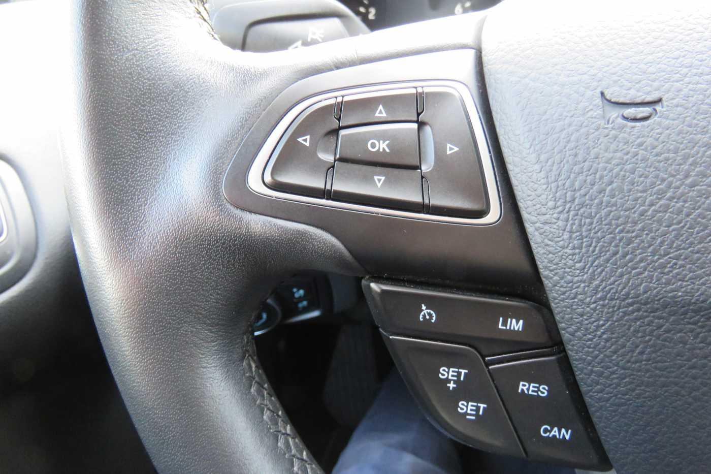 Ford Focus Turnier Titanium Navi AHK 81TKM