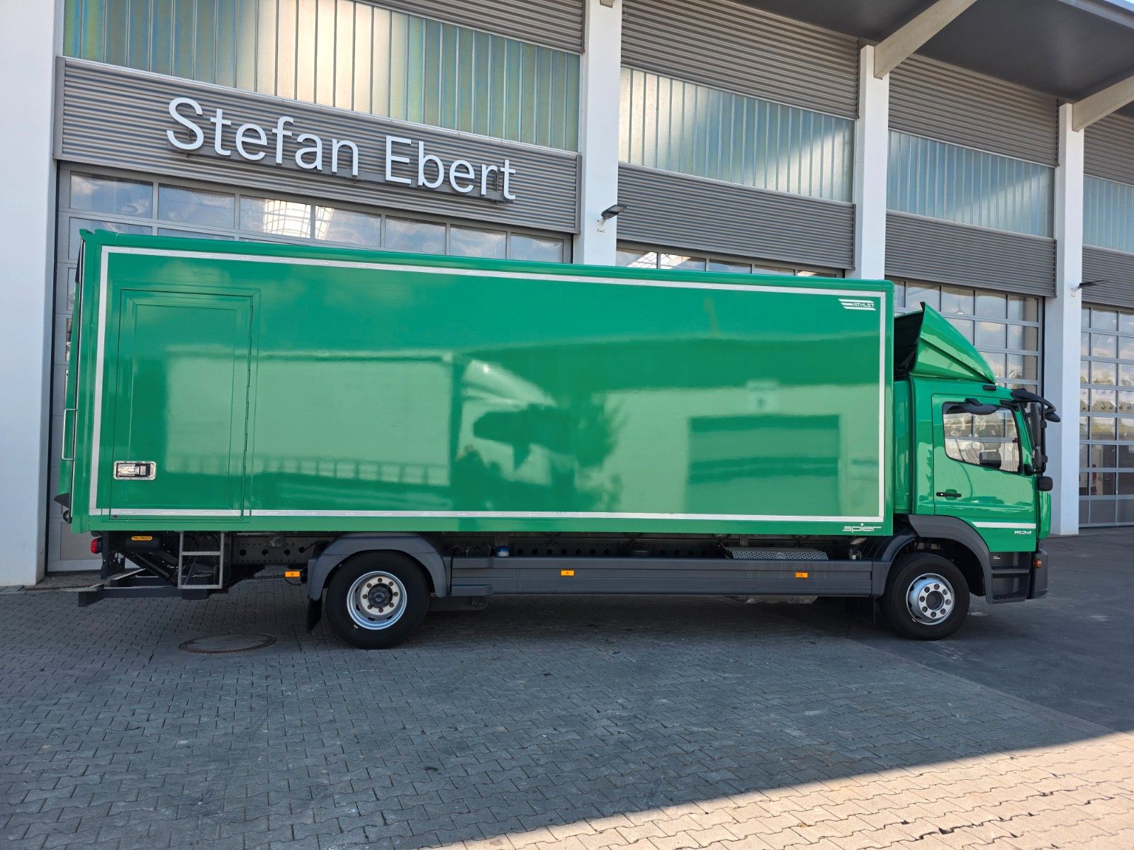 Fahrzeugabbildung Mercedes-Benz Atego 1524 L 4x2 LBW Palfinger 2.000kg Tür Klima