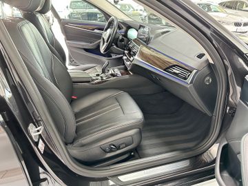 Fahrzeugabbildung BMW 540i xD LuxuryLine ACC Kamera HUD DAB HiFi Alarm