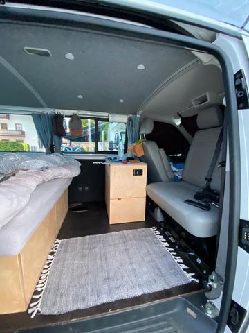 Volkswagen T5 Transporter ausgebaut als Camper