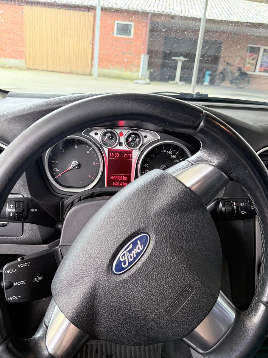 Ford Focus 2009 — photo 7