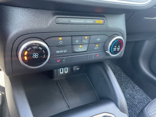 Fahrzeugabbildung Ford Focus C&C SHZ, LED, Navi, AHK, Kamera