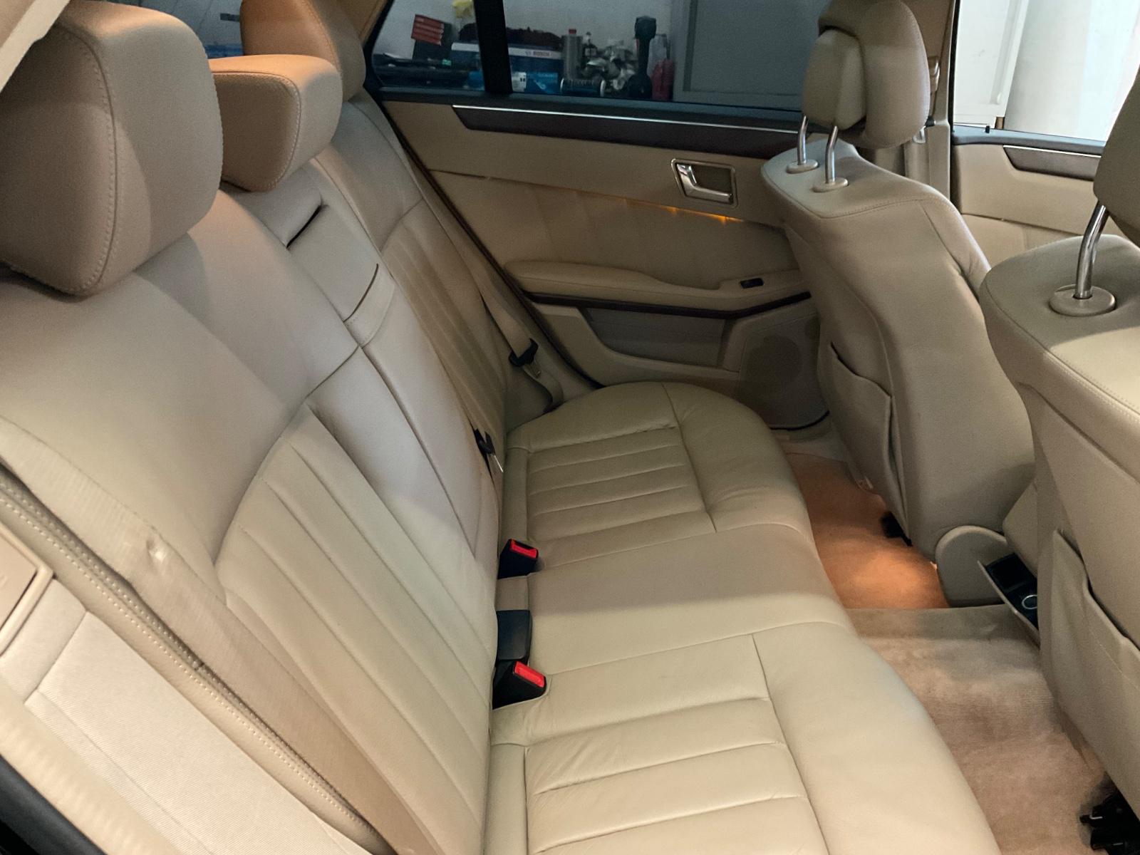 Mercedes-Benz E220 2011 — photo 24