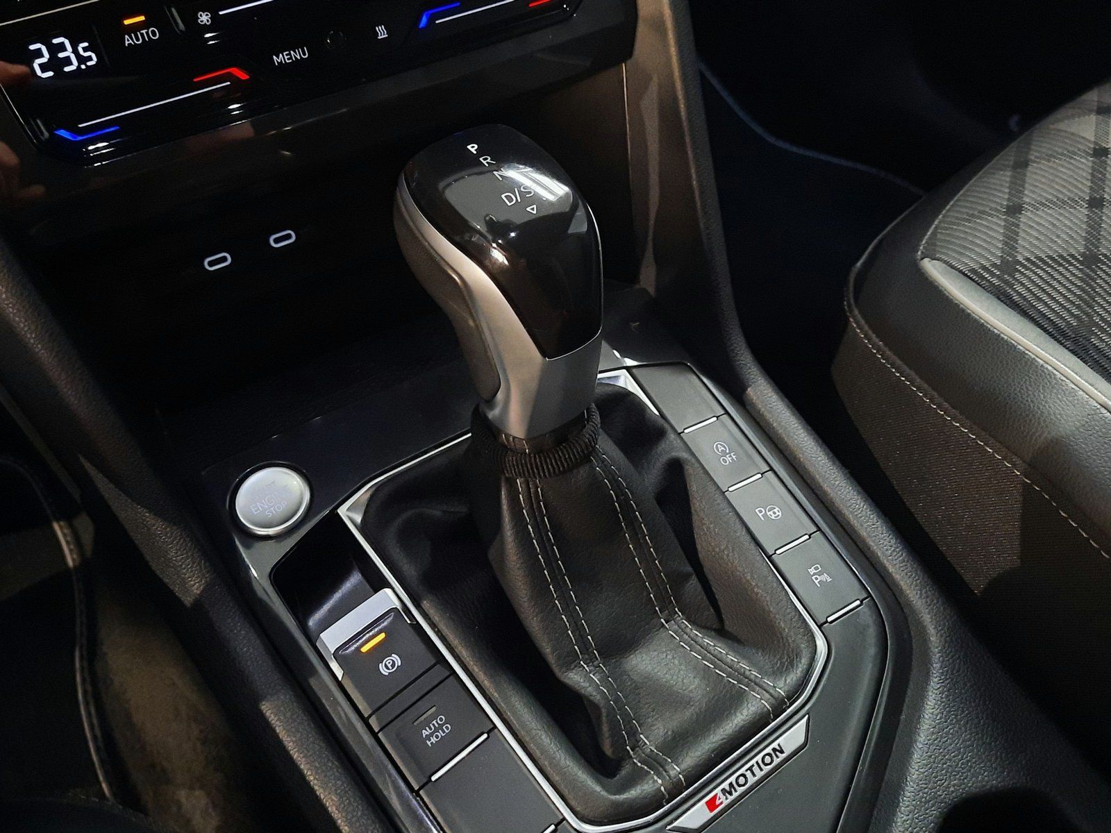 Fahrzeugabbildung Volkswagen Tiguan Allspace R-Line TDI 4M *Standhzg*Panodach