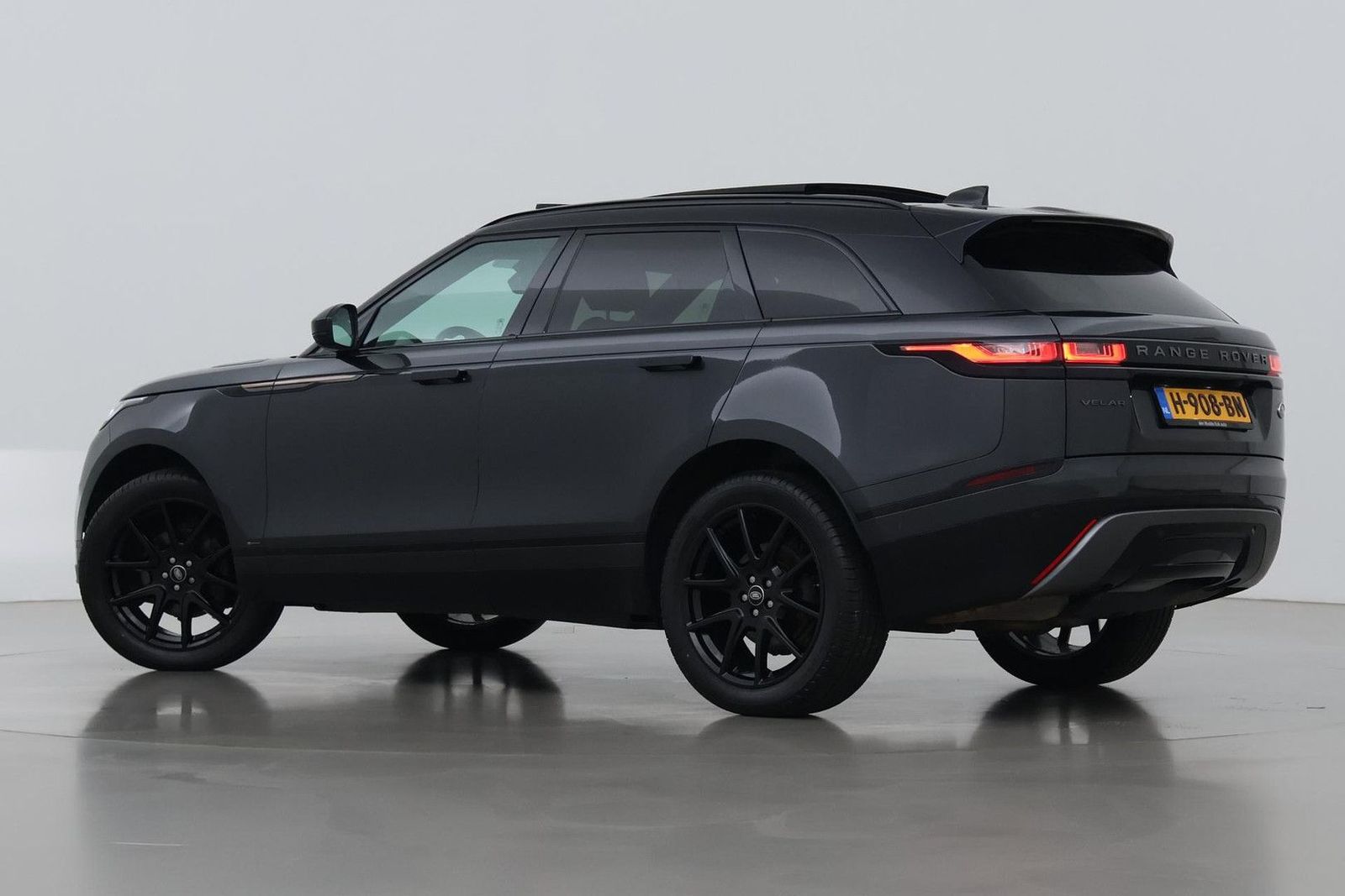 Land Rover Range Rover Velar P250 Turbo AWD R-Dynamic HSE | imagem 2