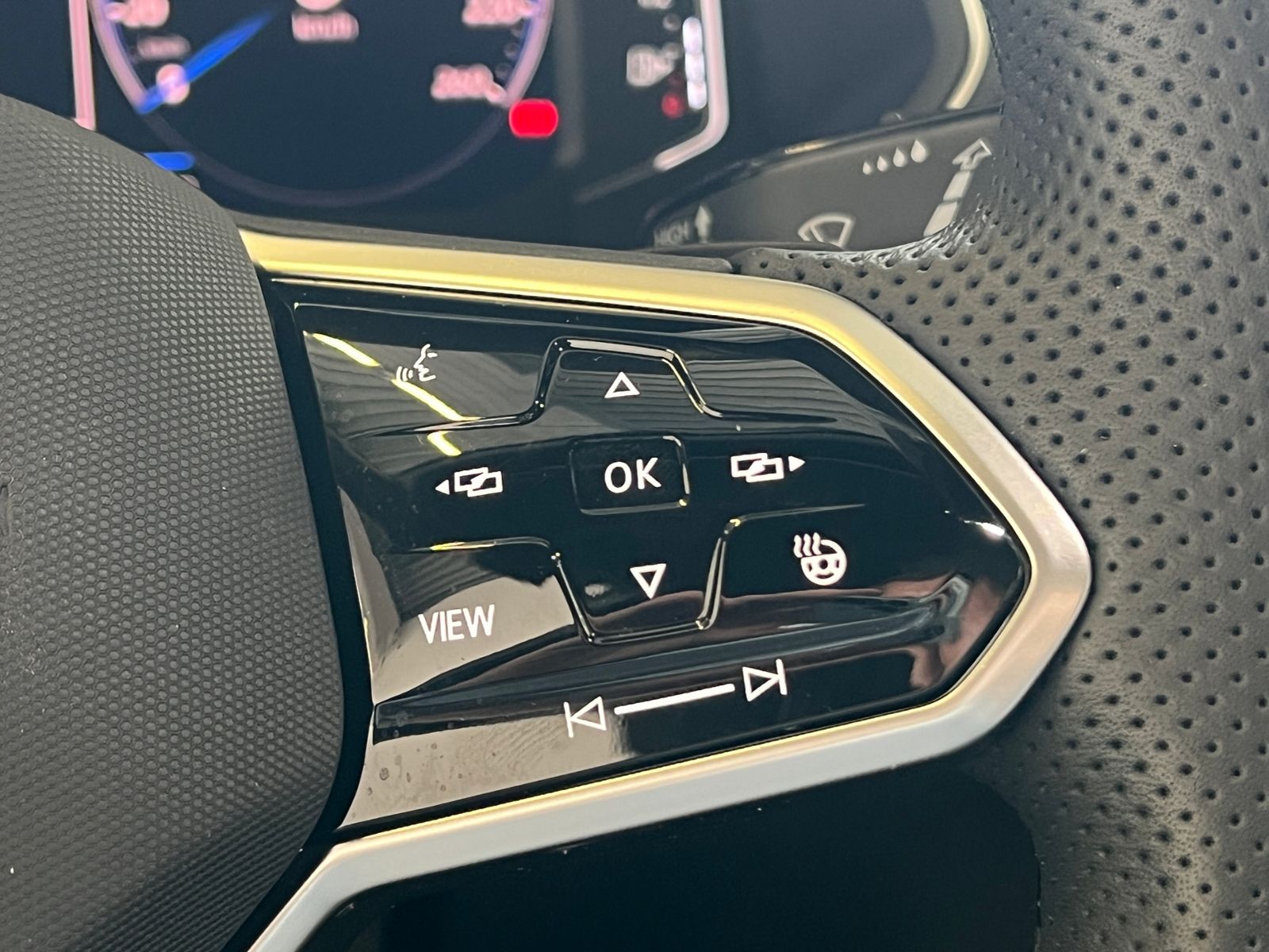 Fahrzeugabbildung Volkswagen Tiguan Allspace R-Line 2.0 TDI DSG 4Motion *AHK,