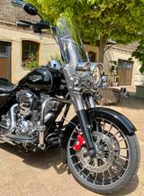 Harley-Davidson Road King Classic - Motorräder in Halle