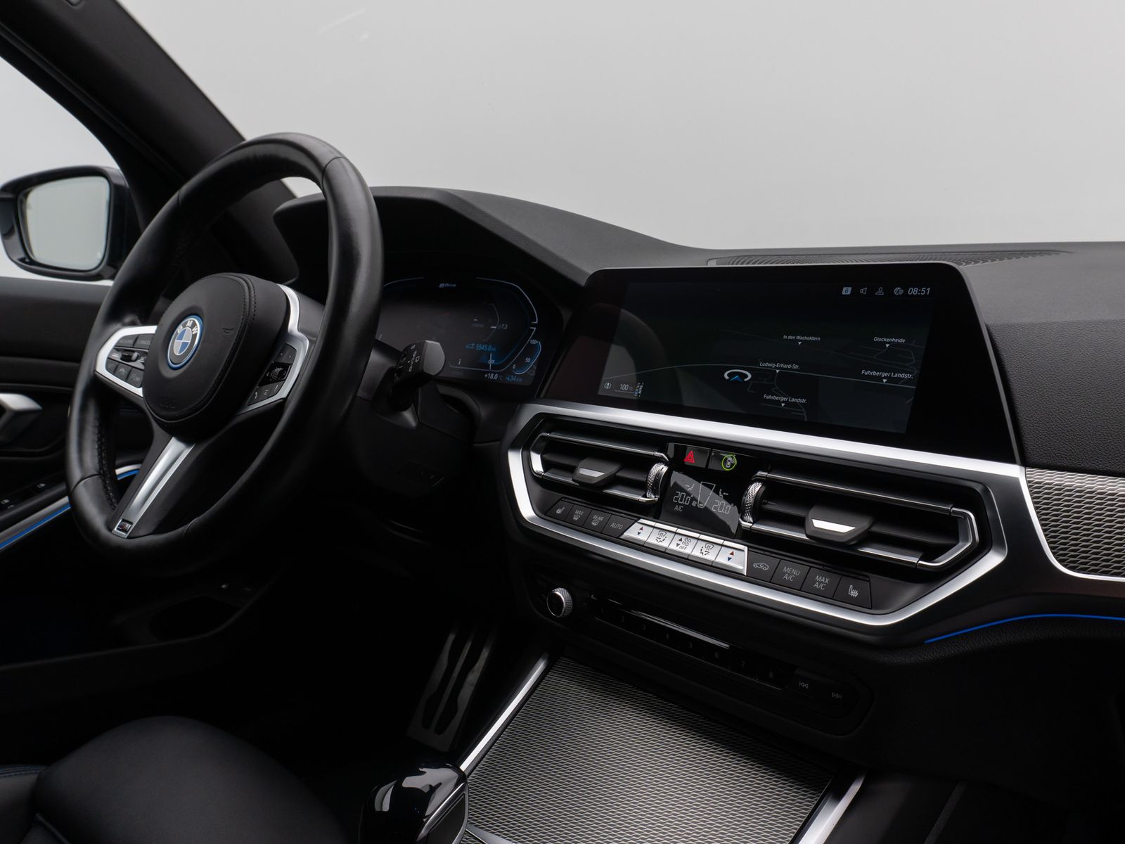 Fahrzeugabbildung BMW 330e M Sport Kamera Laser HUD HiFi AHK Stop&Go