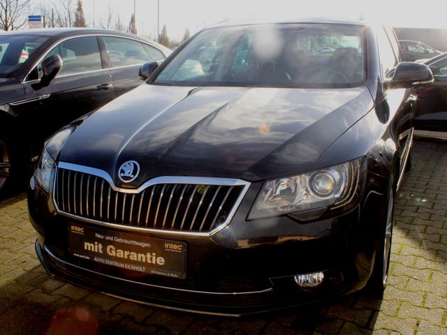 Skoda Superb Elegance Panorama PDC Navi SHZ Allwetter