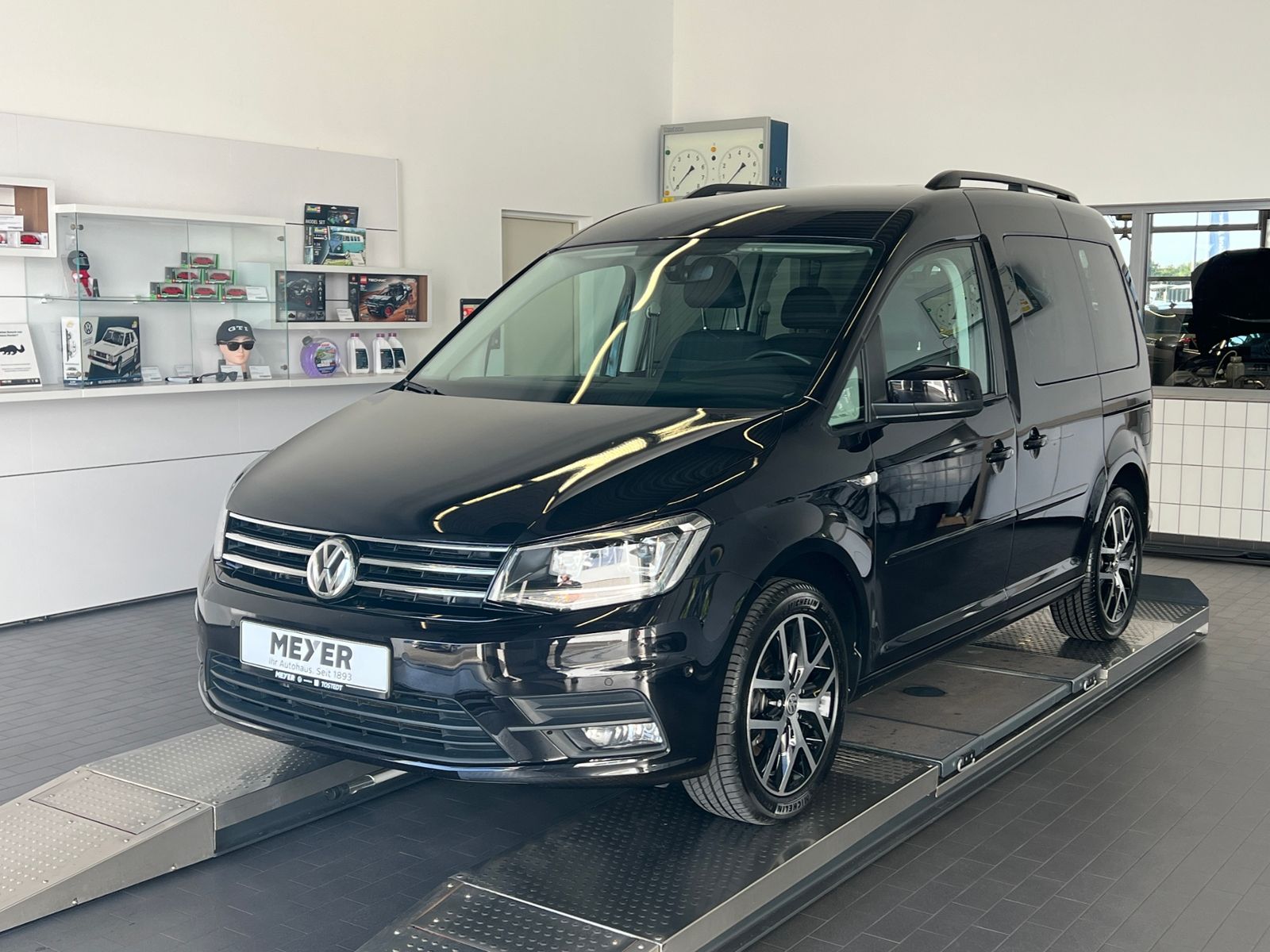 Fahrzeugabbildung Volkswagen Caddy Comfortline 1.4 TSI DSG *Navi, Bi-Xenon, A