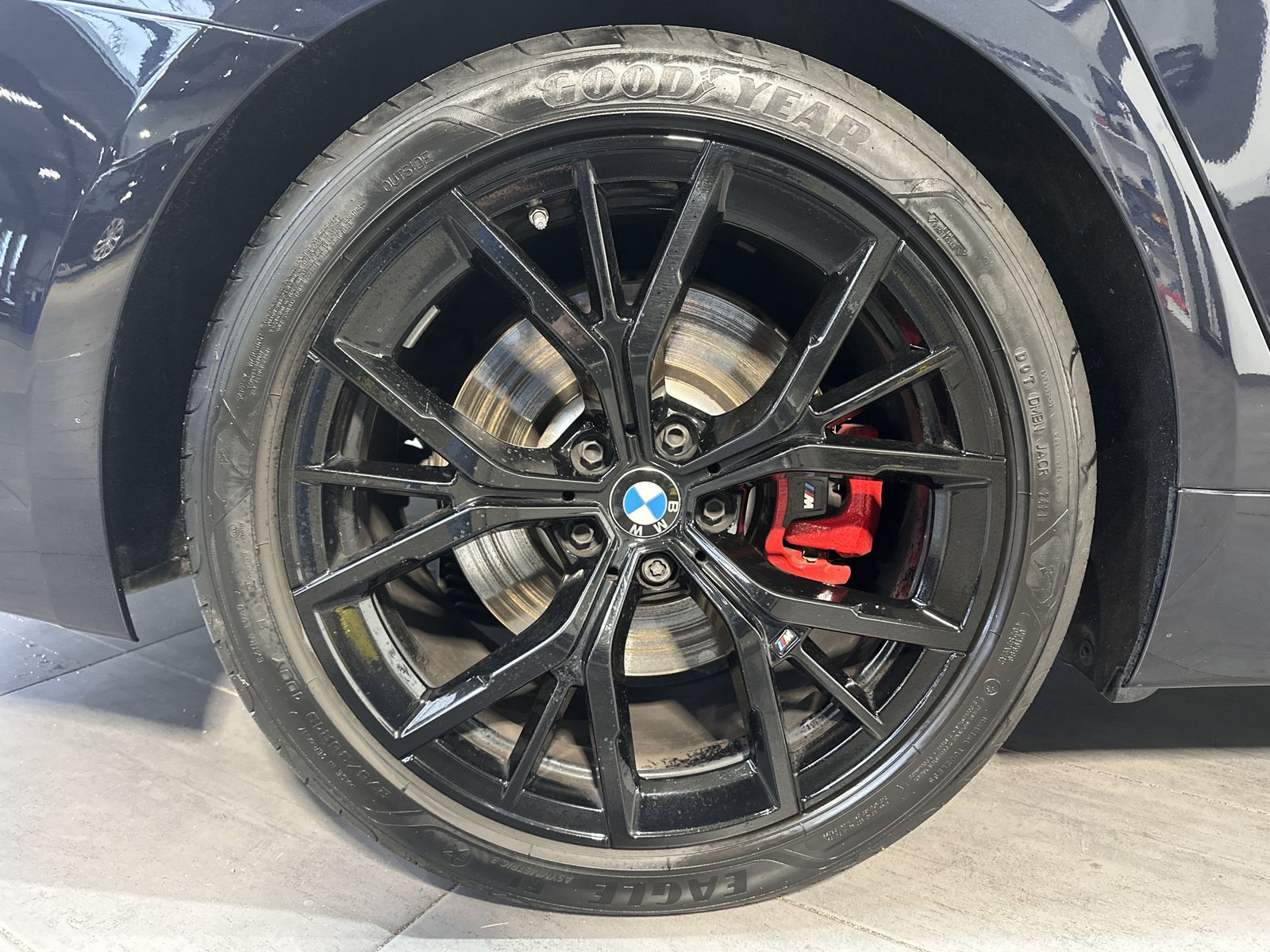 Fahrzeugabbildung BMW 530i Touring M-Sport NAV+LED+PANO+KAMERA+HEAD-UP