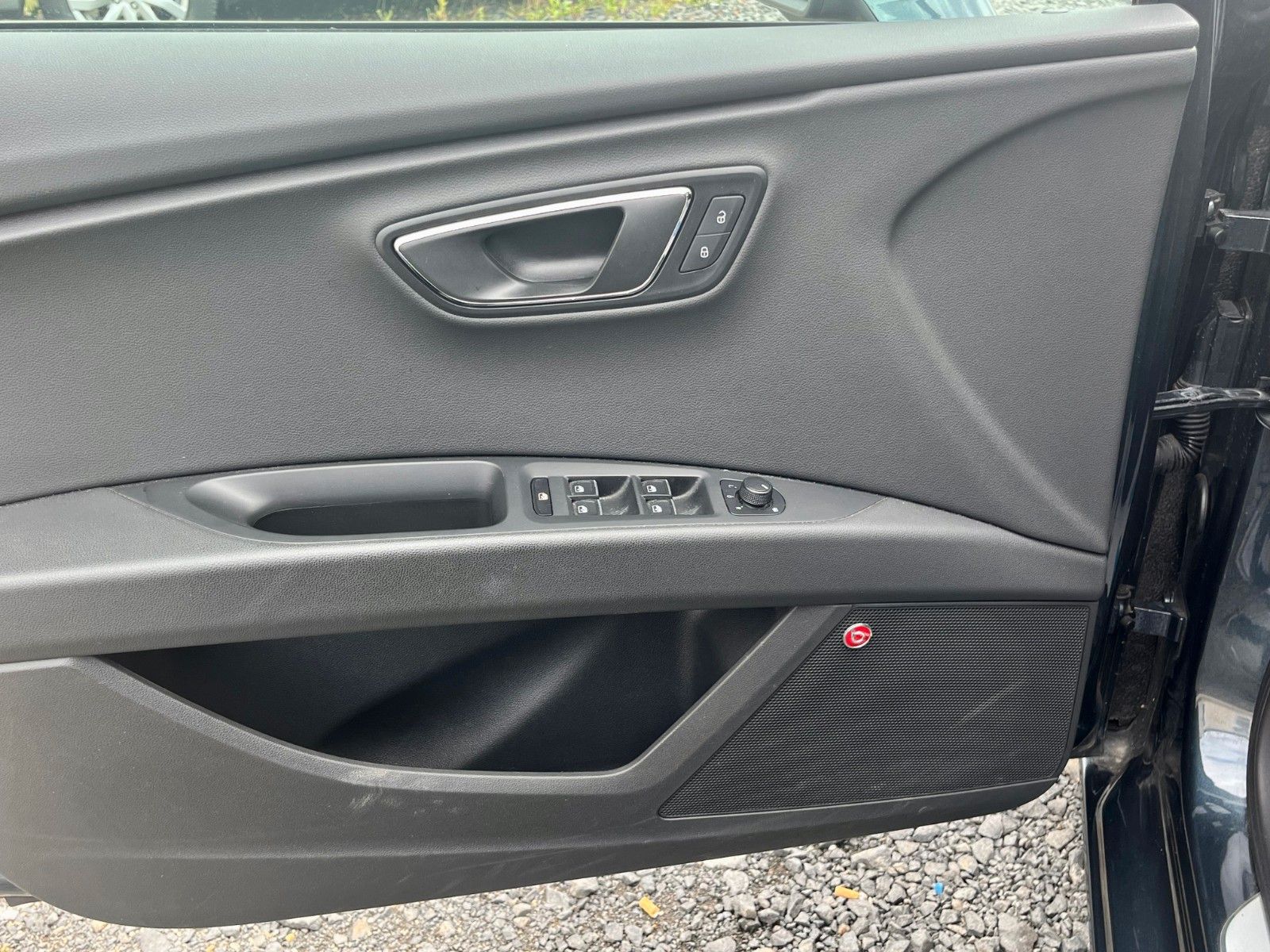 Fahrzeugabbildung SEAT Leon 2.0 ST FR SPORT DSG Navi Leder Pano LED KAM