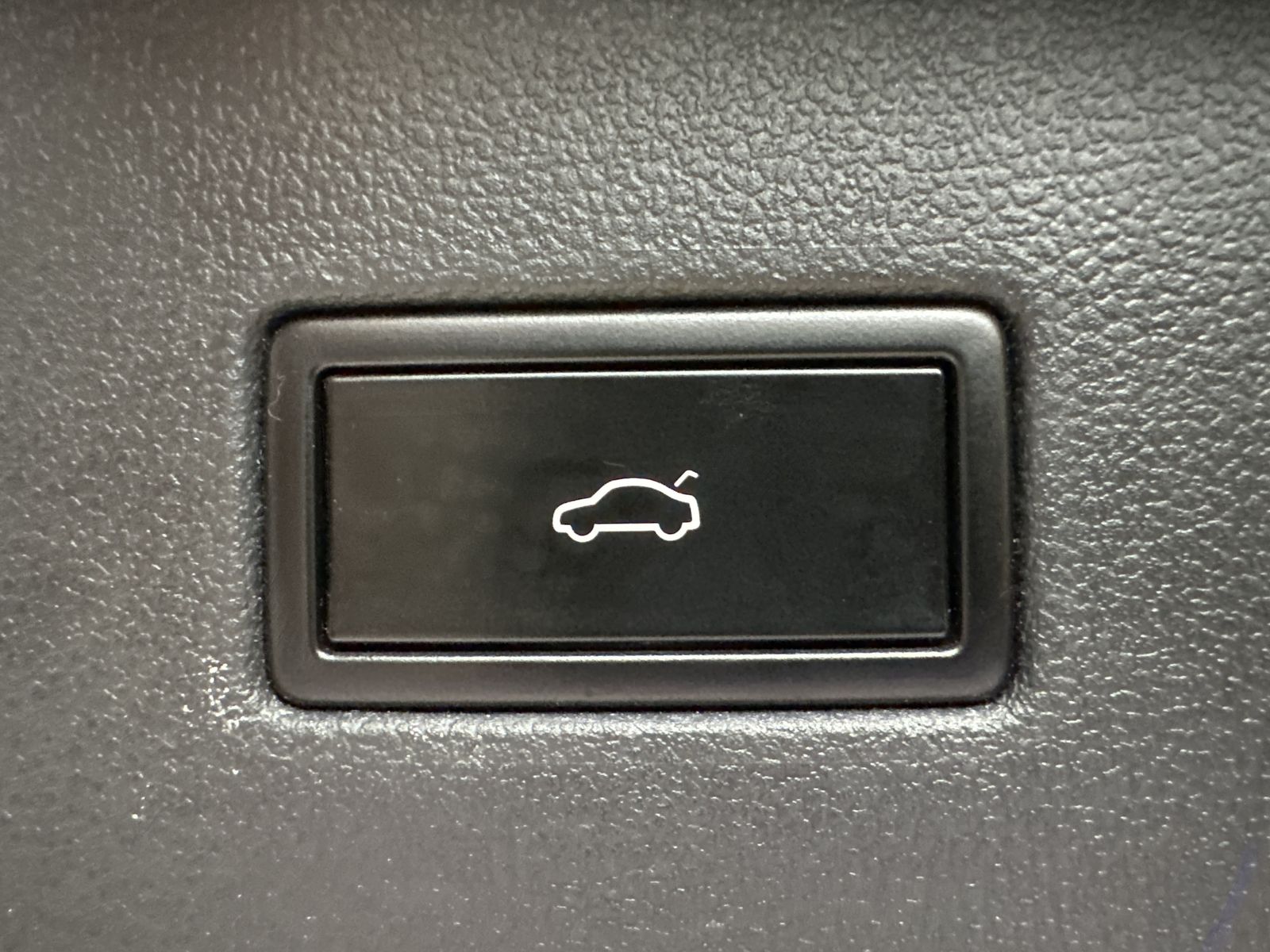 Fahrzeugabbildung Volkswagen Tiguan Allspace 2.0 TDI 4M R-Line NAV+LED+PANO