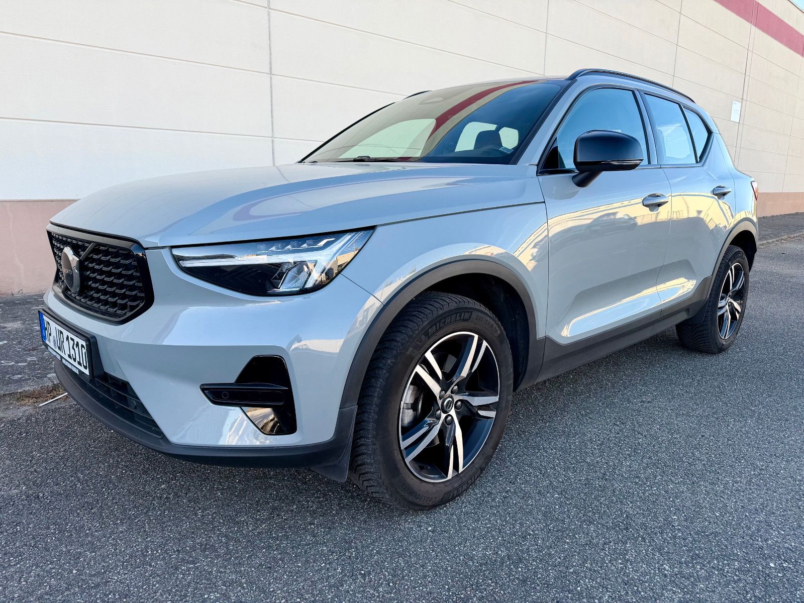 Volvo XC40 B3 Plus Dark Aut.  NAVI+LED+SHZ+CAM+AHK+h/k