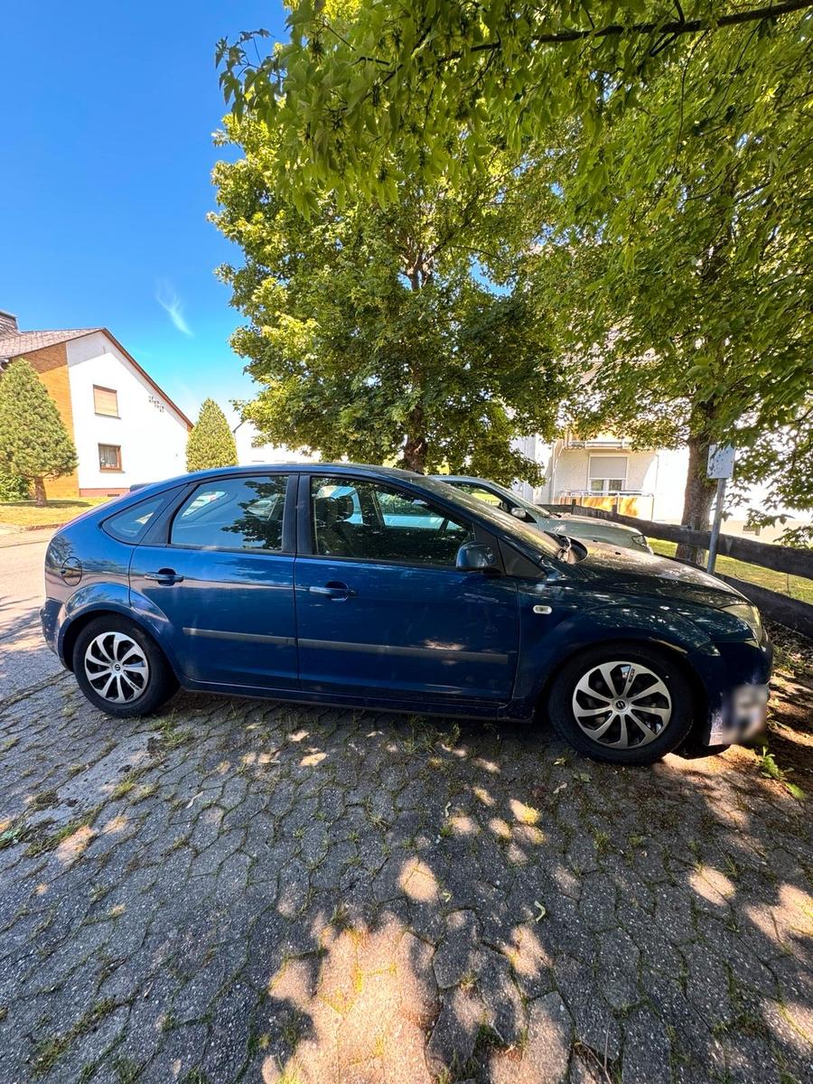 Ford Focus 2006 — вигляд ззаду