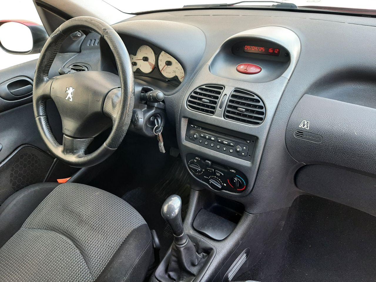 Peugeot  2005 — photo 11