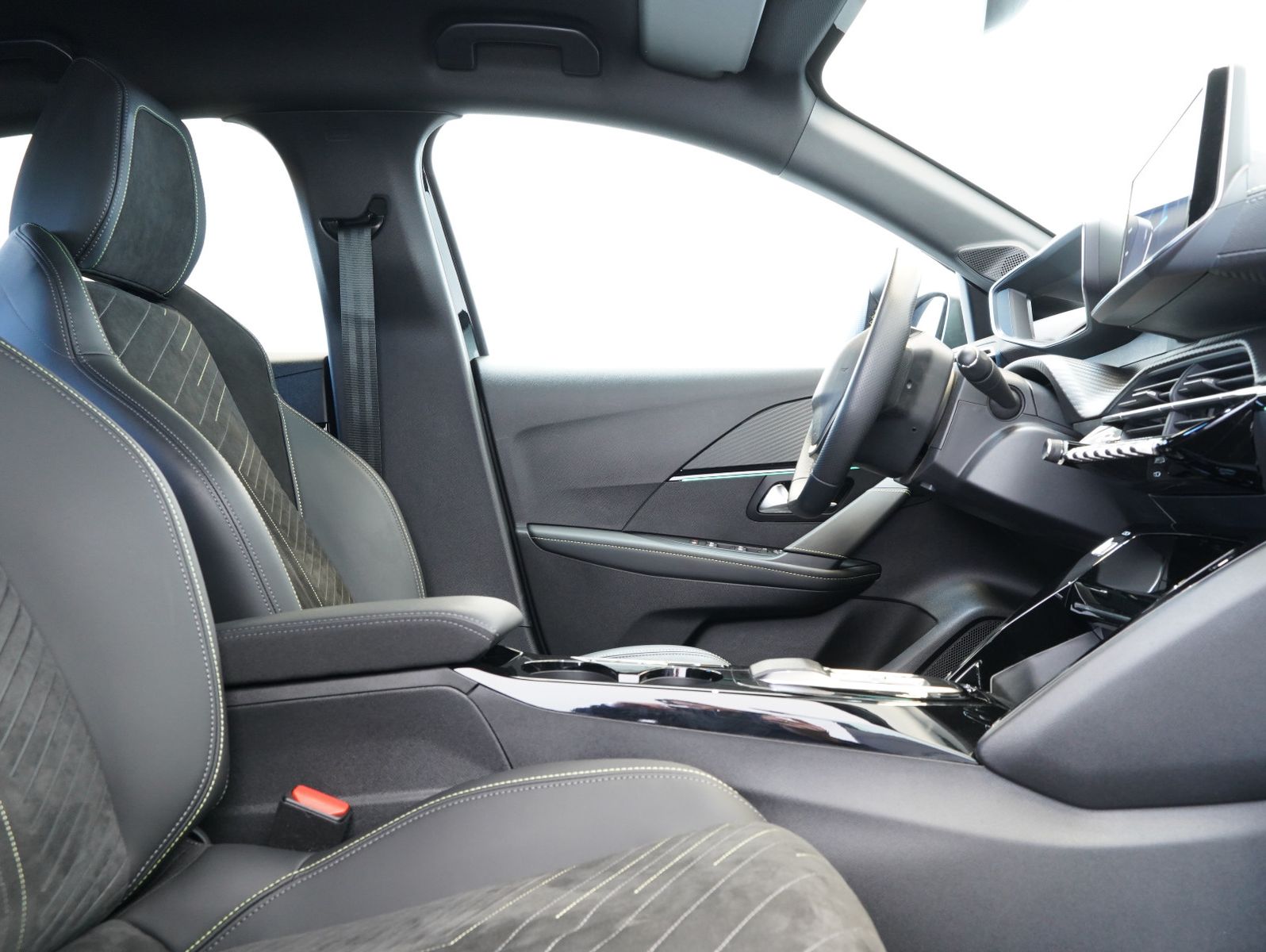 Fahrzeugabbildung Peugeot e-208 GT LED/NAVI/CARPLAY/DAB/11KW/SOH