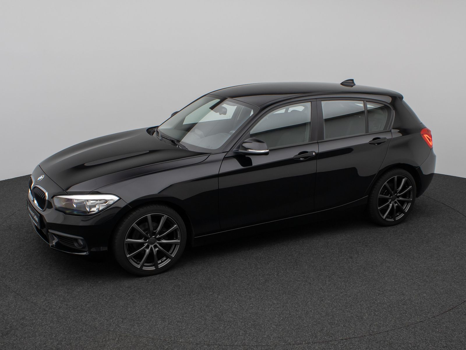 Fahrzeugabbildung BMW 118i  Sitzheizung PDChint Geschwindigkeitsreg