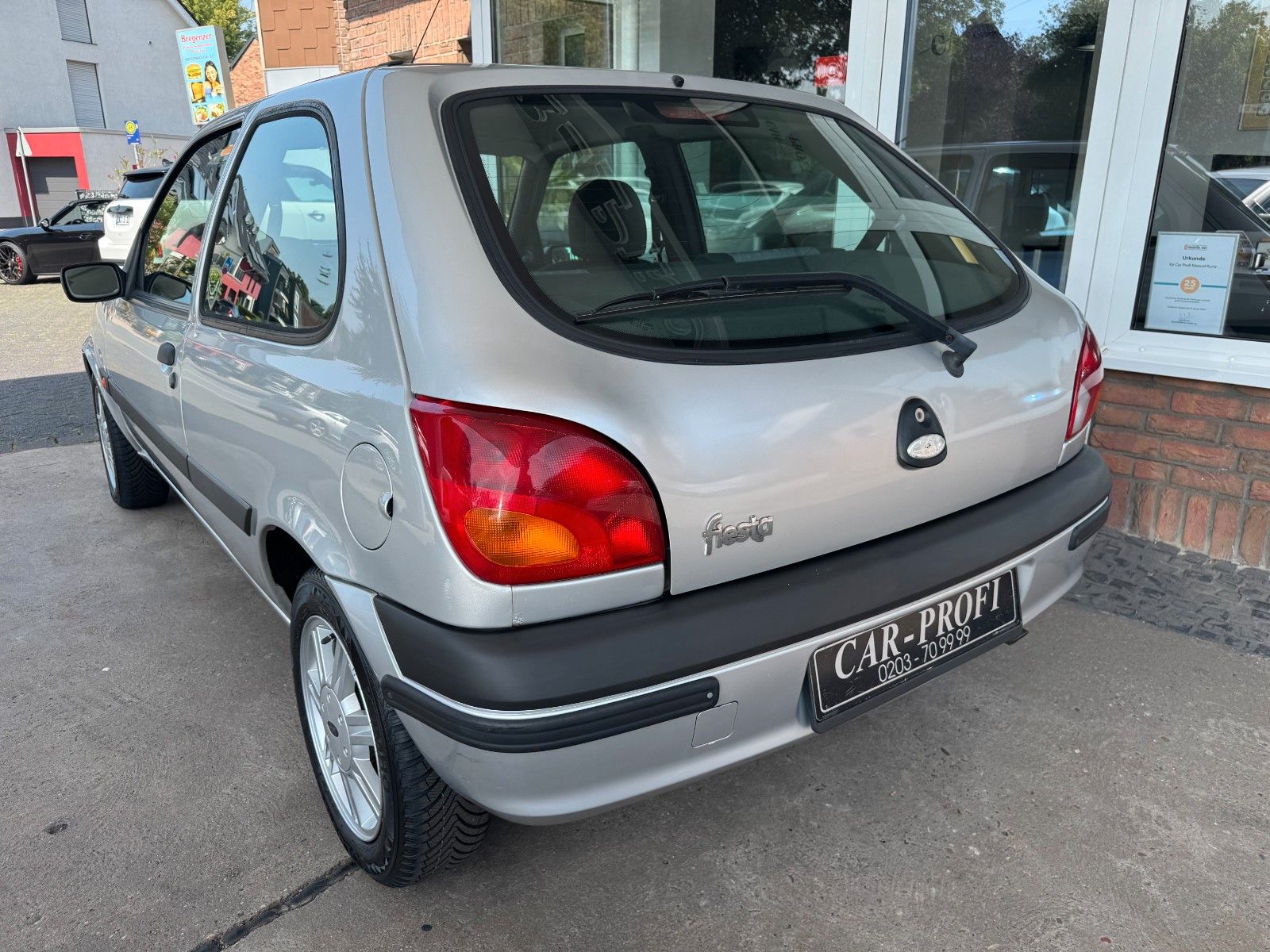 Fahrzeugabbildung Ford Fiesta 1.3 Klima/TÜV 8-27/Fast 1.Hd/40 Tkm