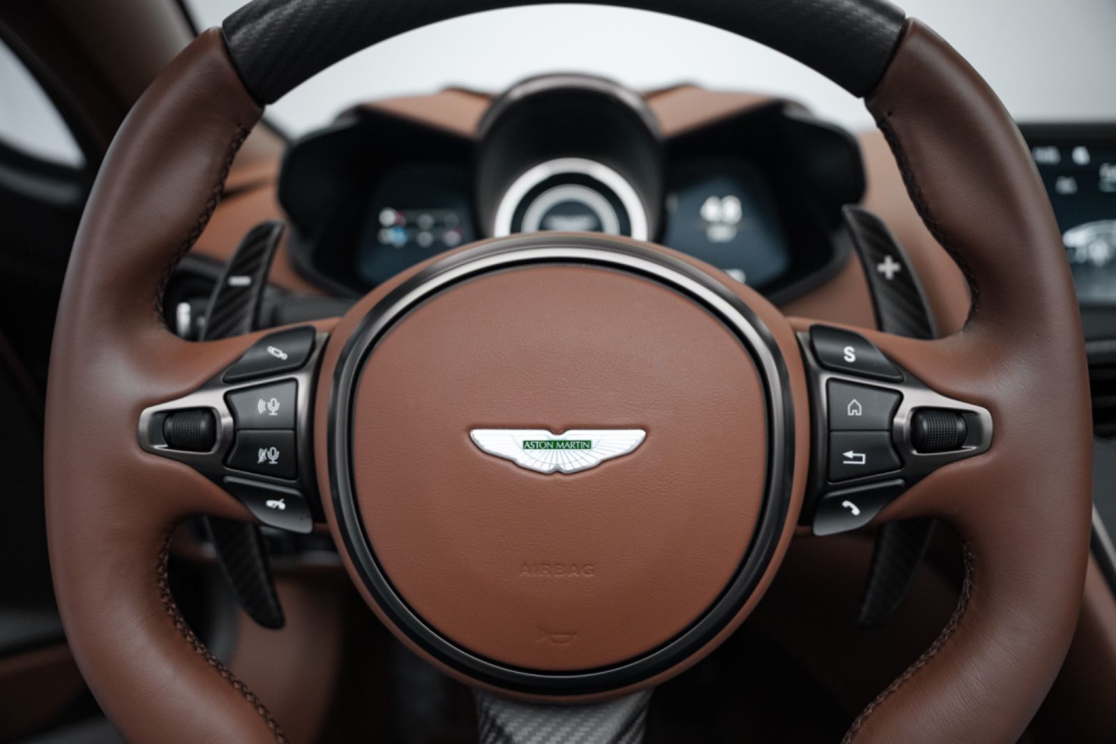 Fahrzeugabbildung Aston Martin DBS 770 Ultimate Volante 1 OF 199/CARBON/BUCKET