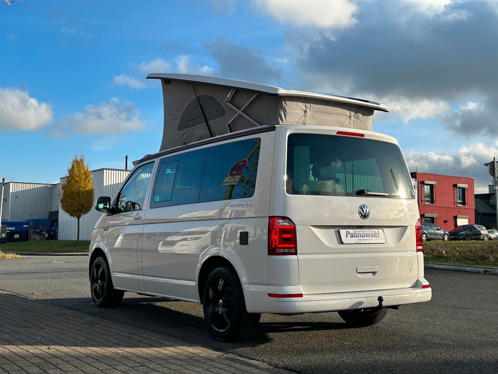 Fahrzeugabbildung Volkswagen T6 California Beach  - Automatik + Schlafdach -