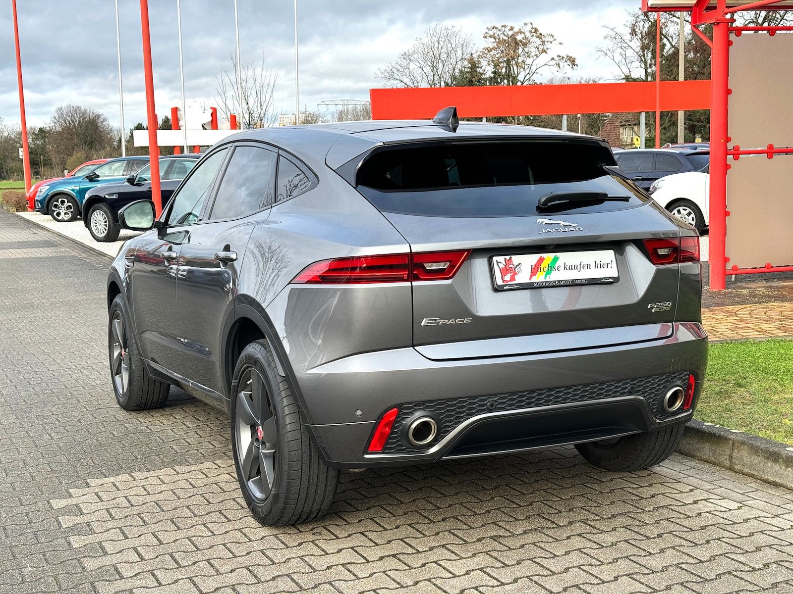 Fahrzeugabbildung Jaguar E-Pace P250 R-Dynamic Black LED/Nav/VZE/Spur/ACC
