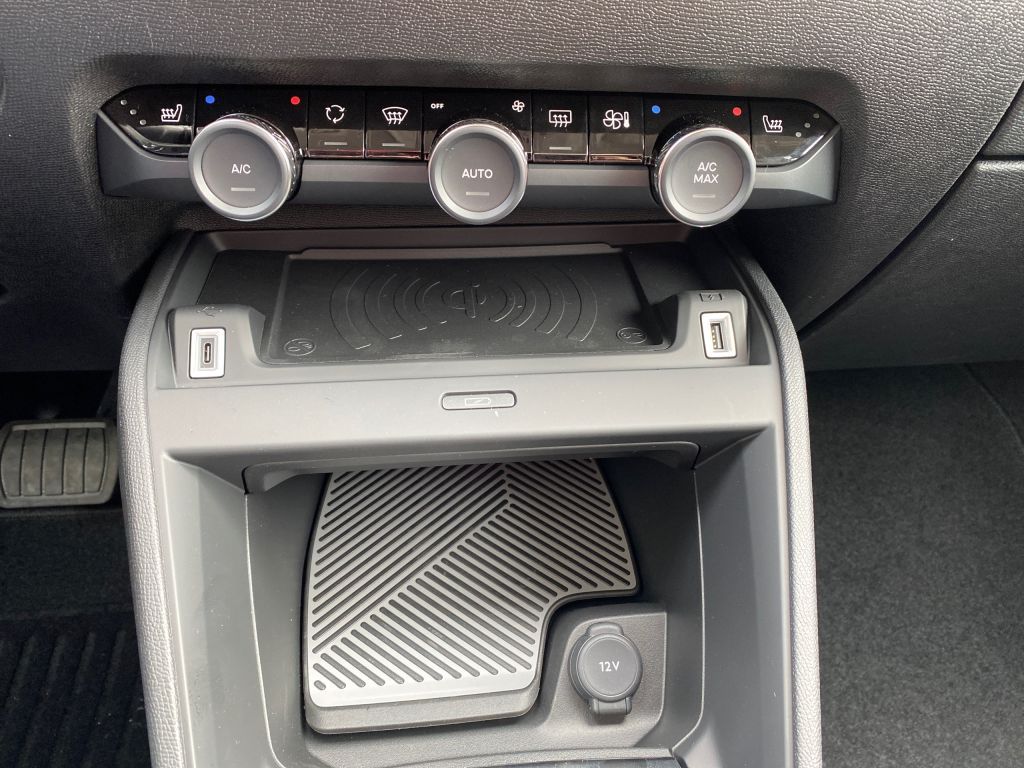 Fahrzeugabbildung Citroën C4 PureTech 130 Stop&Start EAT8 MAX *Kälte-Paket