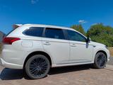 Mitsubishi Outlander 2.4 MIVEC PLUG-IN HYBRID 4WD Top Top