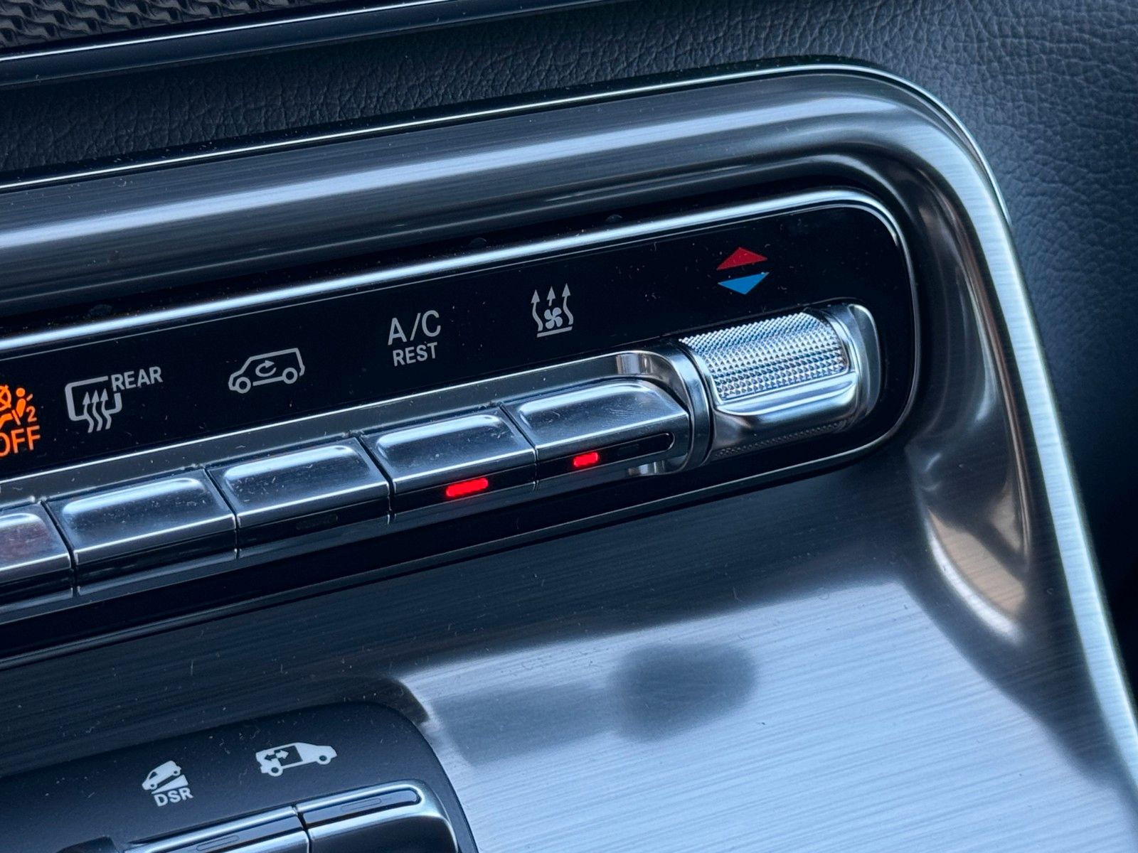 Fahrzeugabbildung Mercedes-Benz V 300 d 4MATIC EXCLUSIVE AMG Tische AHK2,5to