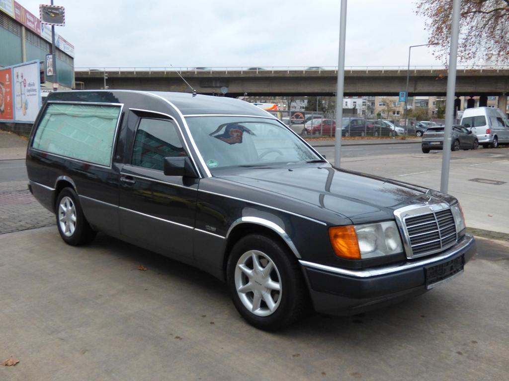 Mercedes-Benz 220