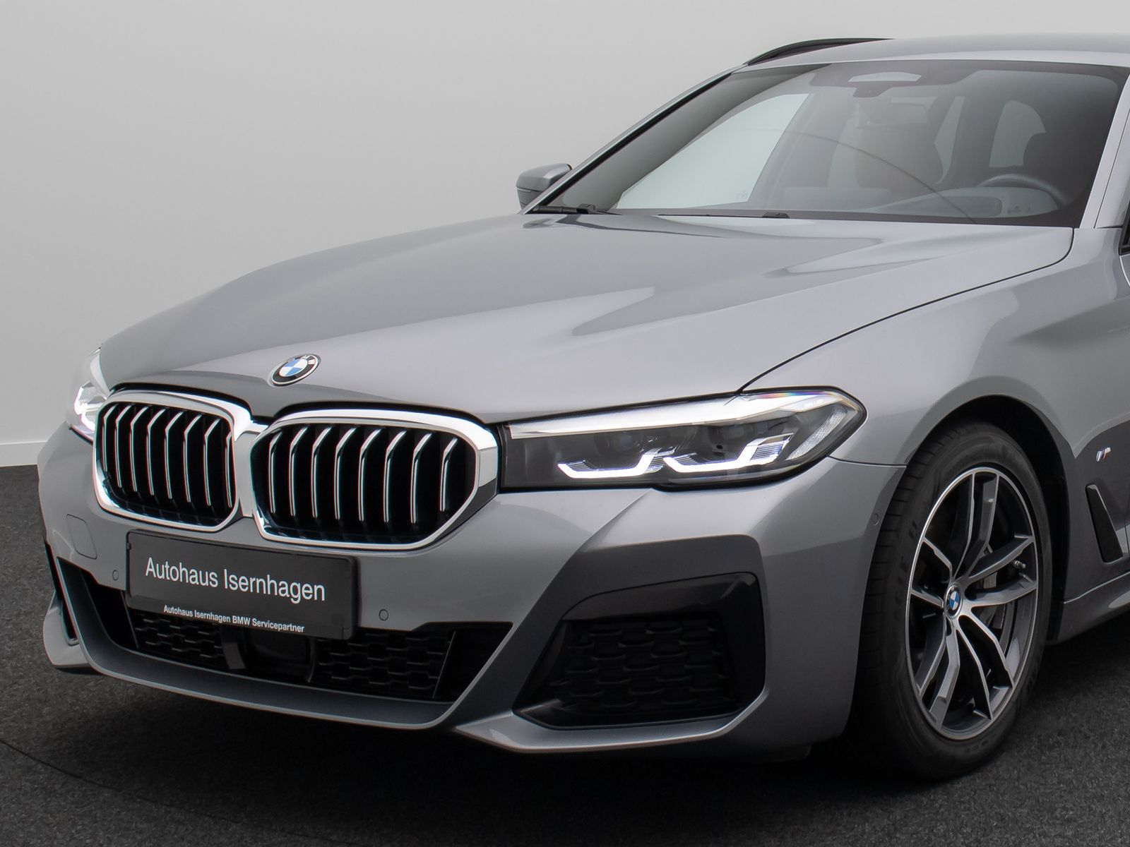 Fahrzeugabbildung BMW 530d xD M Sport Kamera HUD DAB H/K AHK ACC Alarm