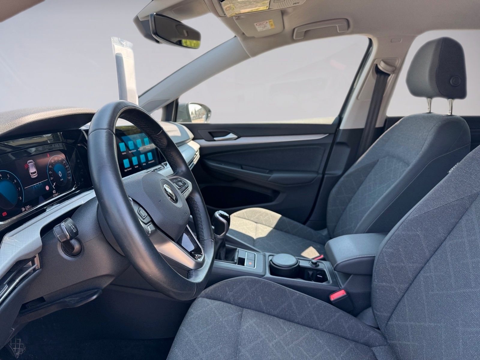 Fahrzeugabbildung Volkswagen Golf VIII Lim. Life 1.5 TSI