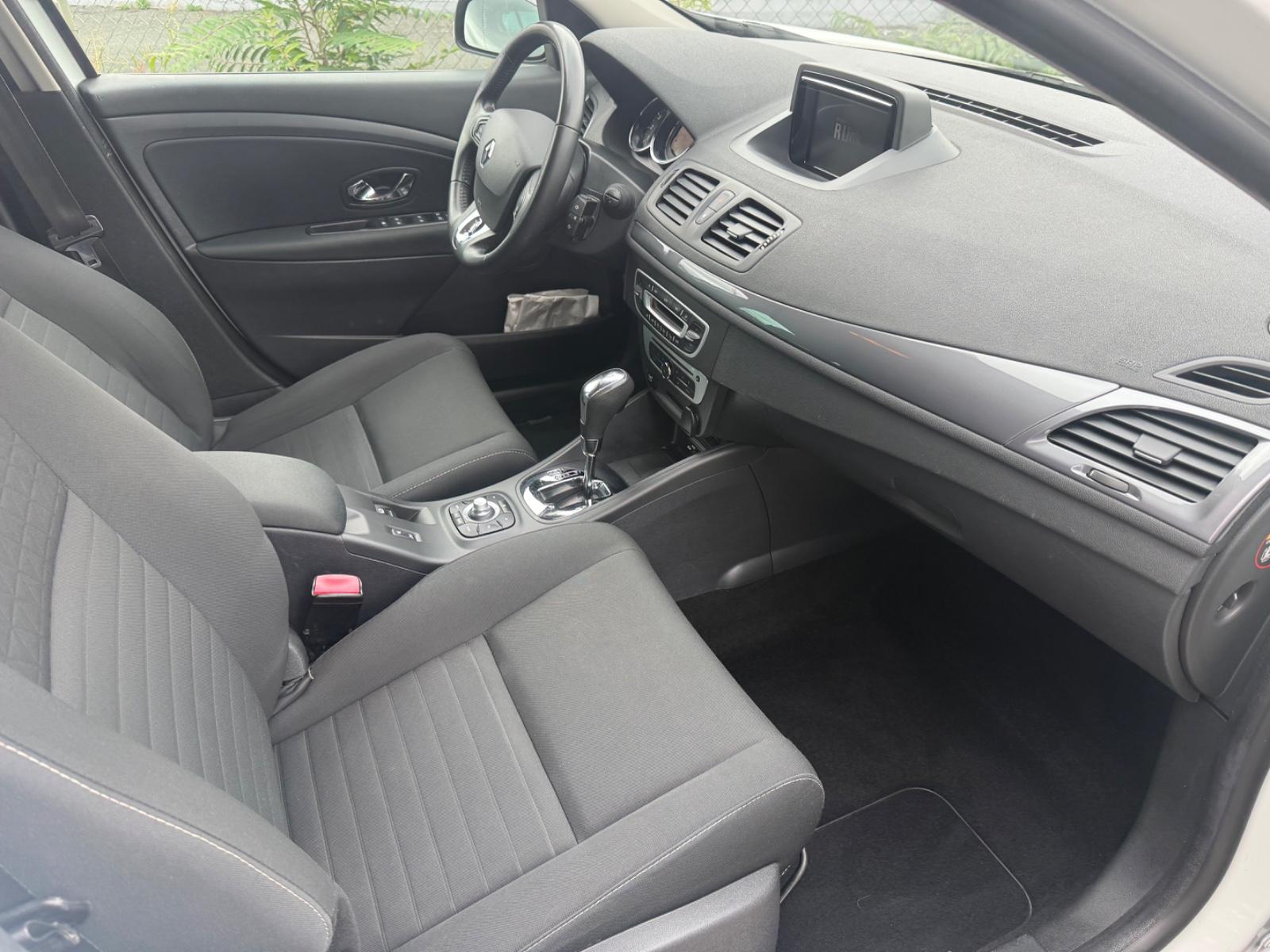 Renault Megane 2015 — photo 10