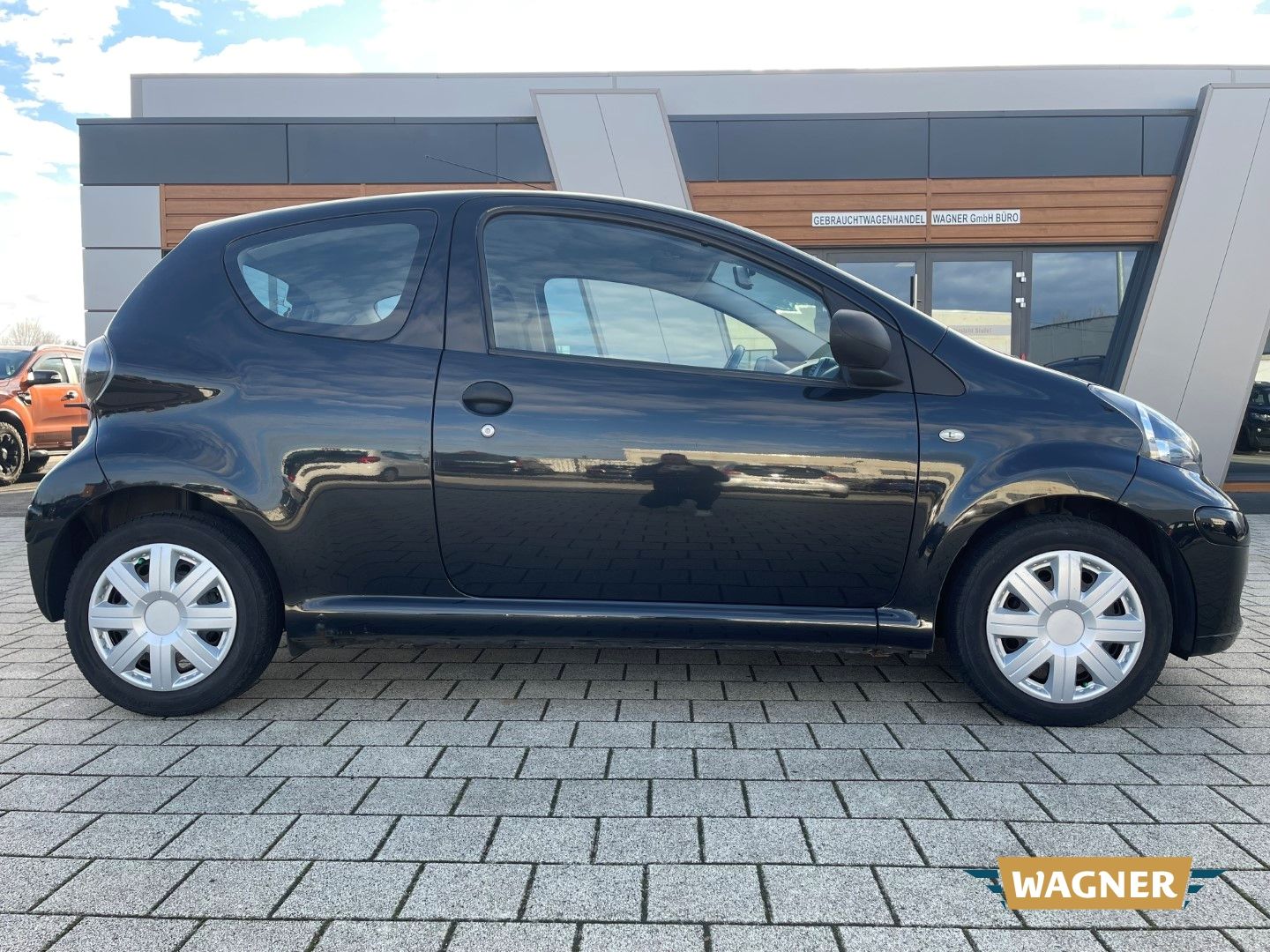 Fahrzeugabbildung Toyota Aygo Basis Servolenkung Radio TÜV 05/2026