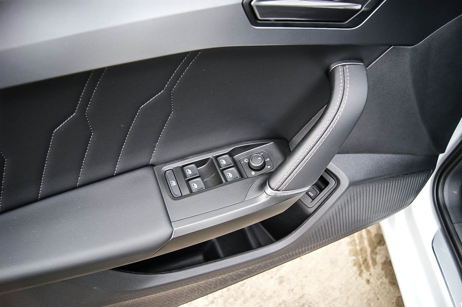 Fahrzeugabbildung CUPRA Leon Sportstourer e-HYBRID VIRTUAL ACC XL 1HAND