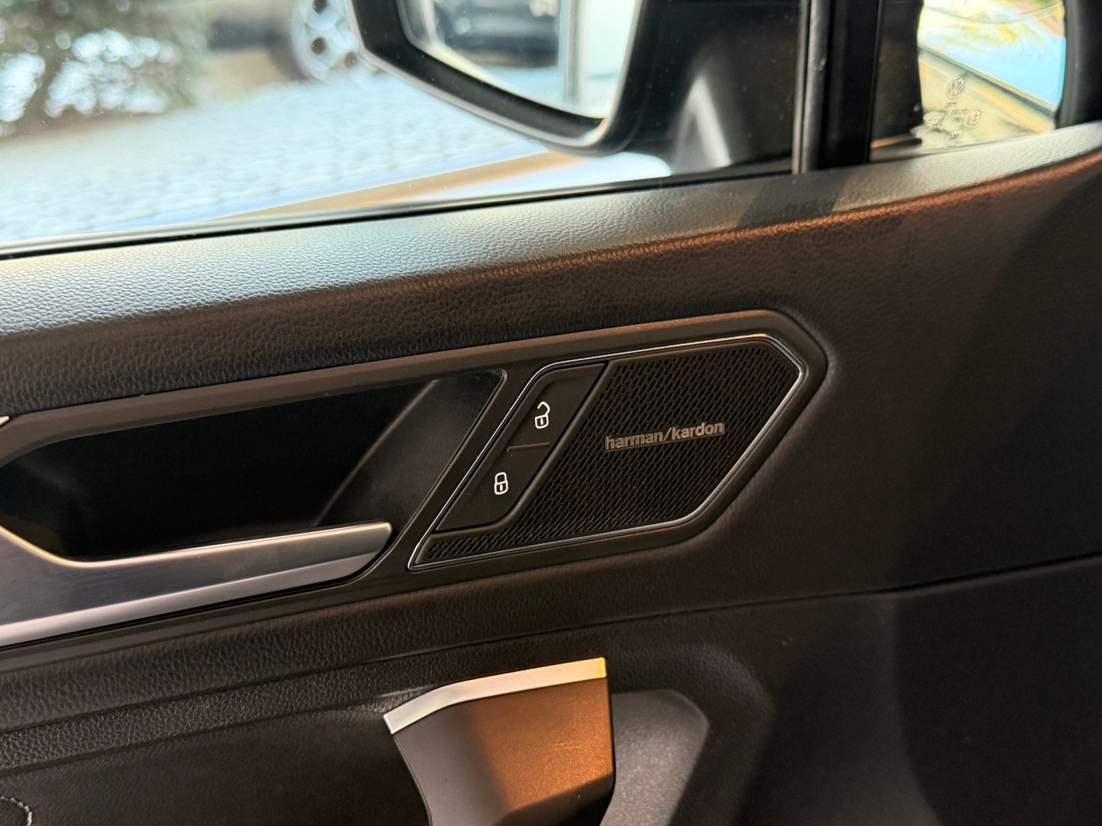 Fahrzeugabbildung Volkswagen Tiguan Allspace R-Line /PANO/HUD/HARMAN-KARDON/