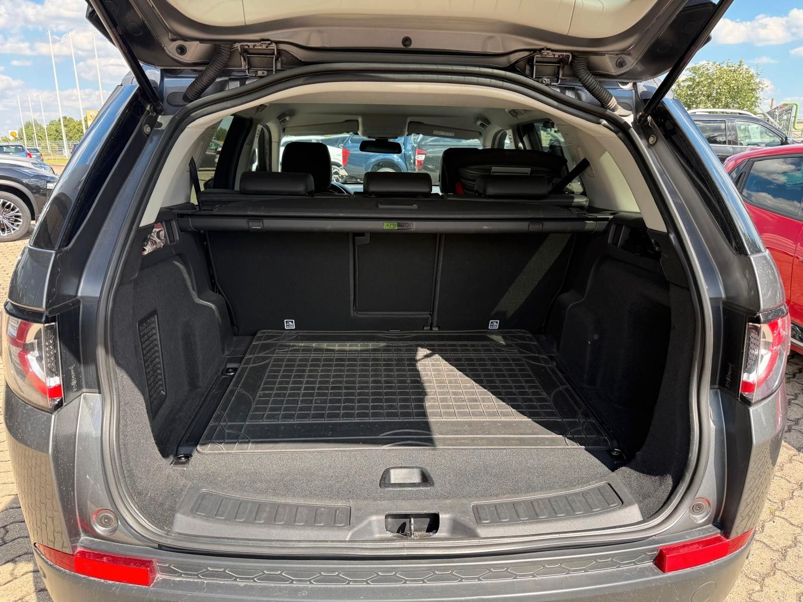 Fahrzeugabbildung Land Rover Discovery Sport 1.Hand / Leder / Allrad / Autom.