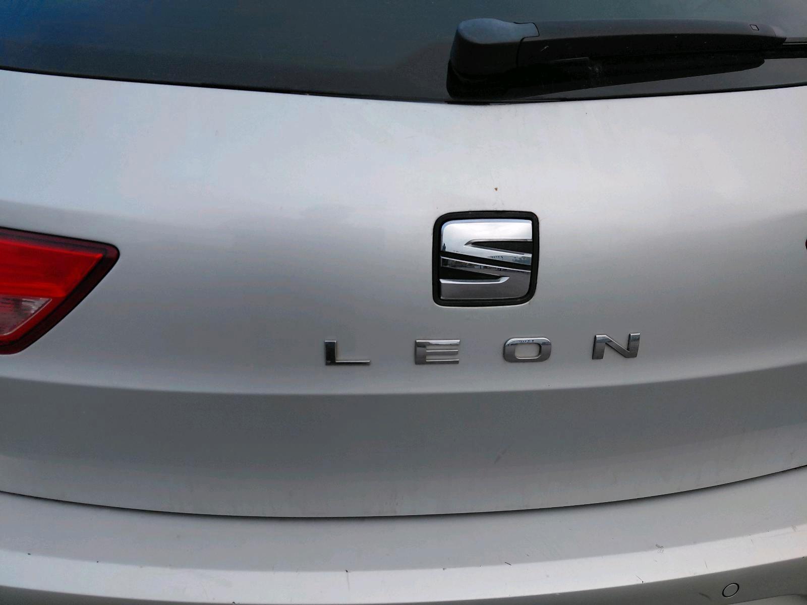 Seat Leon 2015 — rear view