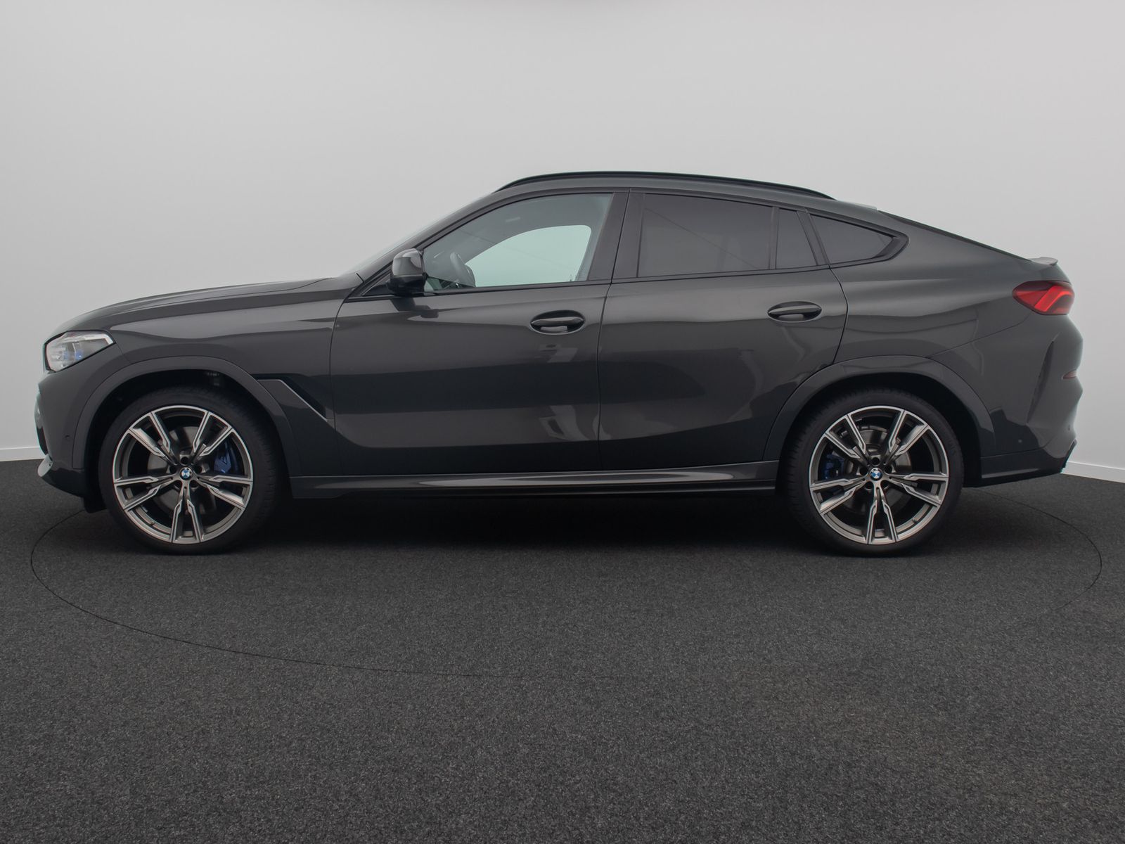 Fahrzeugabbildung BMW X6 M50i B&W HUD DAB SkyLounge Individual 22Zoll